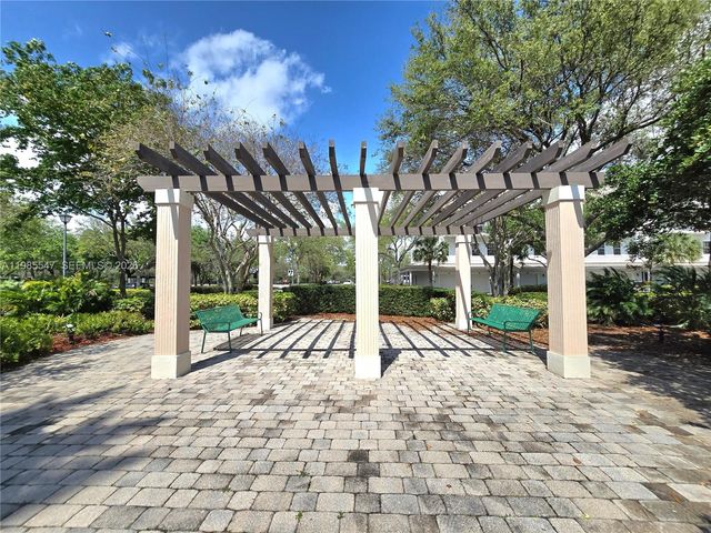 6841 N Lakeside Circle N 1091, Davie, FL 33314