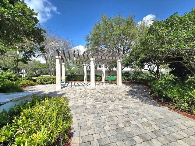 6841 N Lakeside Circle N 1091, Davie, FL 33314