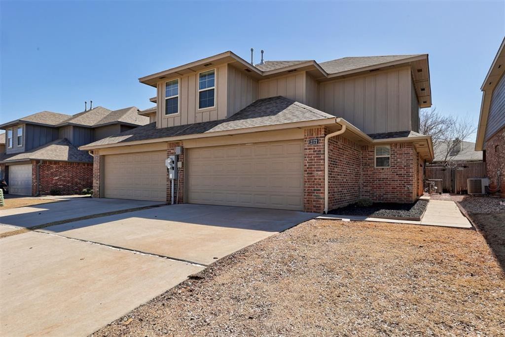 Image 1 of property listing at 2172 Buena Vida Lane, Edmond, OK 73013