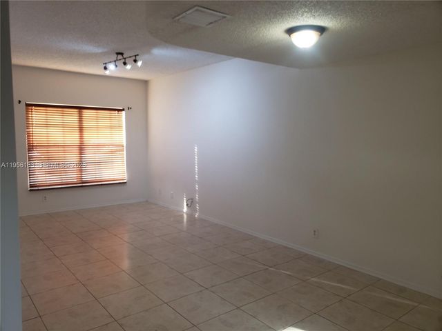 289 Duval Ct, Weston, FL 33326