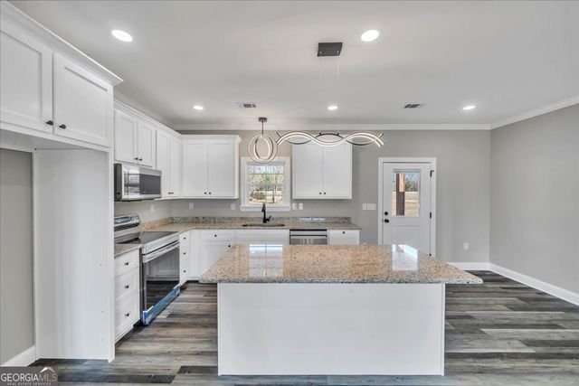 1562 Lexington Drive, Dublin, GA 31021