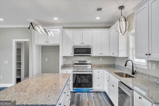 1562 Lexington Drive, Dublin, GA 31021