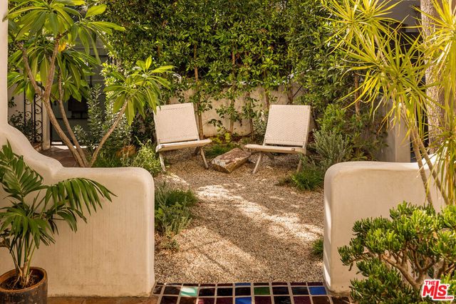 1982 N Normandie Avenue, Los Angeles, CA 90027