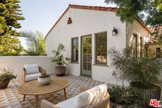 1982 N Normandie Avenue, Los Angeles, CA 90027