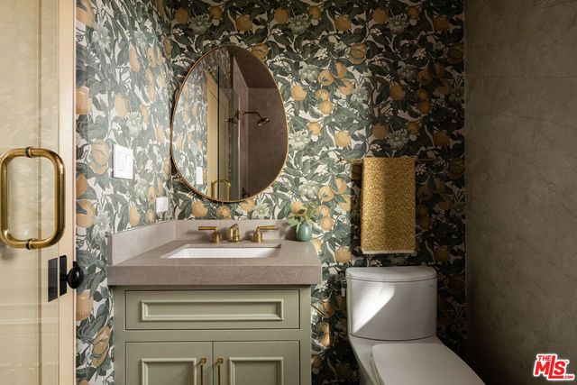 1982 N Normandie Avenue, Los Angeles, CA 90027