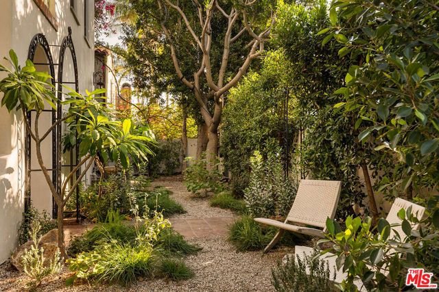 1982 N Normandie Avenue, Los Angeles, CA 90027