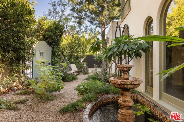 1982 N Normandie Avenue, Los Angeles, CA 90027