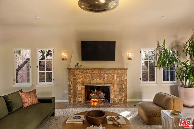 1982 N Normandie Avenue, Los Angeles, CA 90027