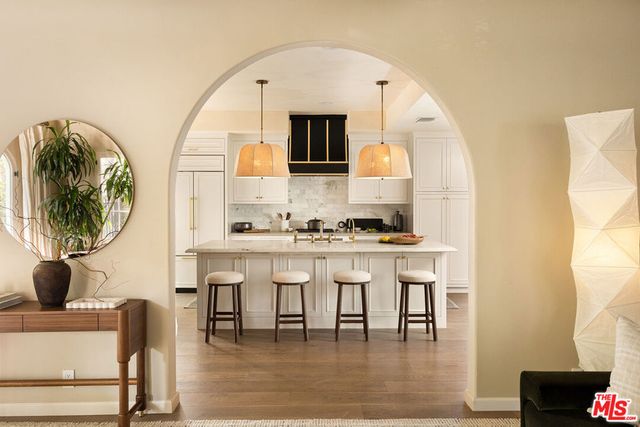 1982 N Normandie Avenue, Los Angeles, CA 90027