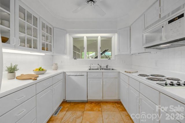 1225 Hogback Mountain Road, Tryon, NC 28782
