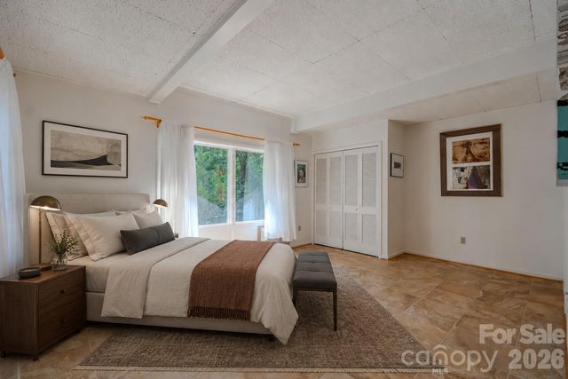 1225 Hogback Mountain Road, Tryon, NC 28782