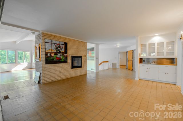1225 Hogback Mountain Road, Tryon, NC 28782