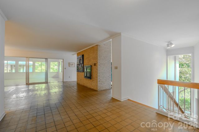 1225 Hogback Mountain Road, Tryon, NC 28782
