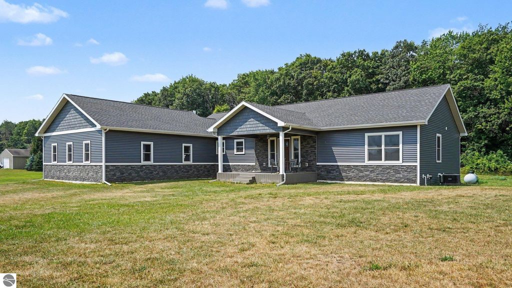 Image 1 of property listing at 5819 Horse Creek, St Louis, MI 48880
