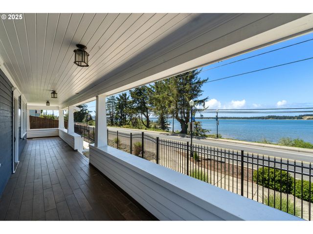 363 S EMPIRE Blvd, Coos Bay, OR 97420