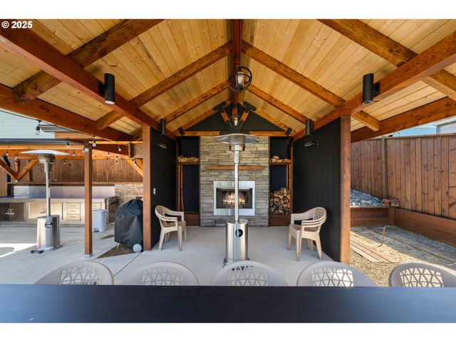 363 S EMPIRE Blvd, Coos Bay, OR 97420