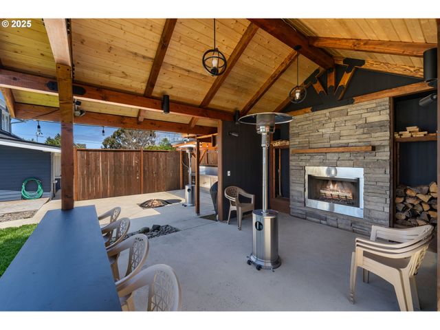 363 S EMPIRE Blvd, Coos Bay, OR 97420