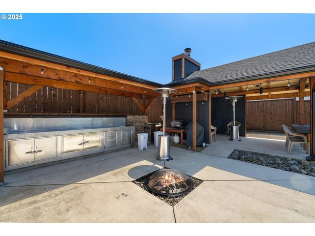 363 S EMPIRE Blvd, Coos Bay, OR 97420