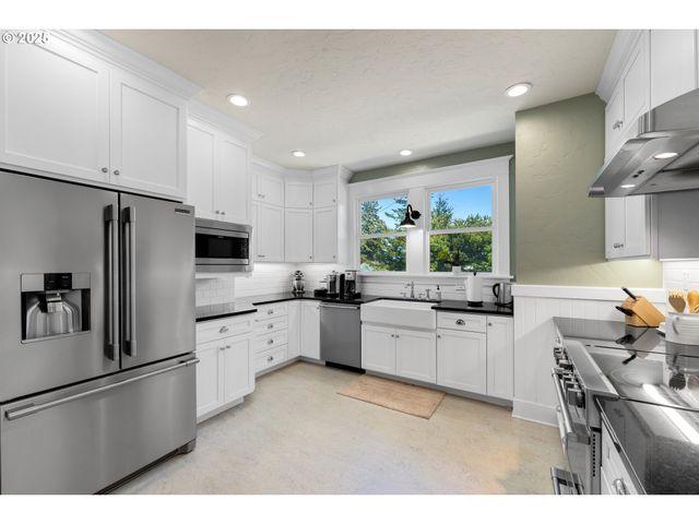 363 S EMPIRE Blvd, Coos Bay, OR 97420