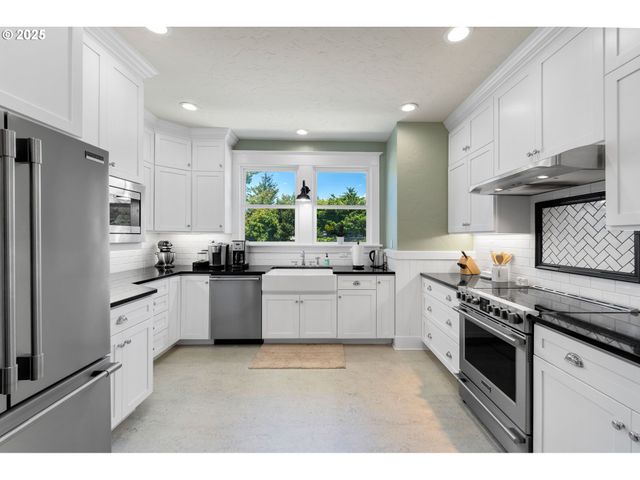 363 S EMPIRE Blvd, Coos Bay, OR 97420