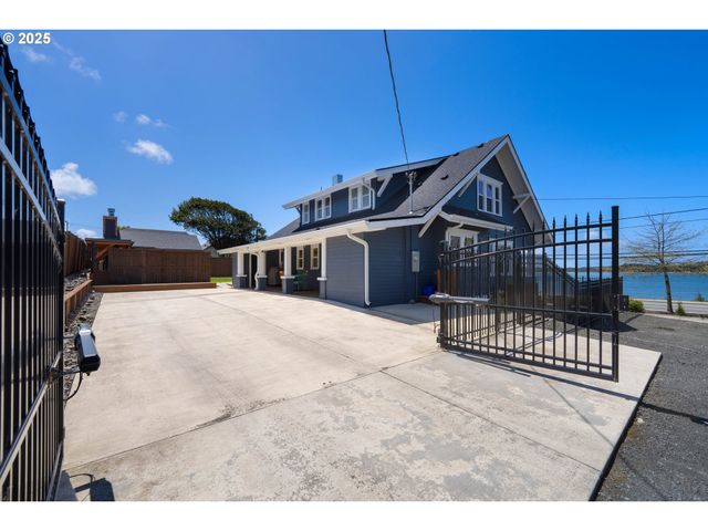 363 S EMPIRE Blvd, Coos Bay, OR 97420