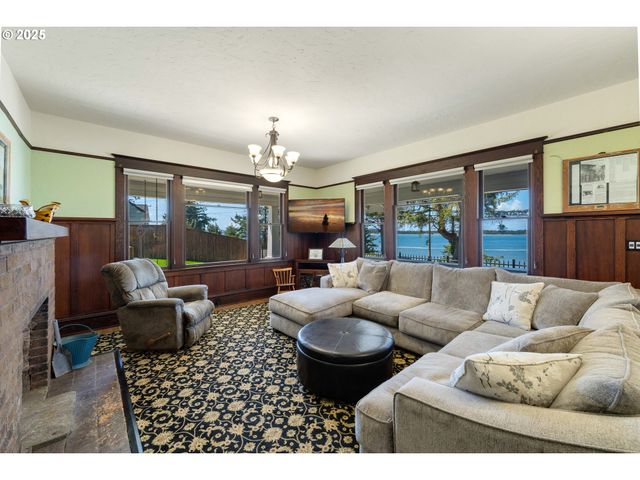 363 S EMPIRE Blvd, Coos Bay, OR 97420