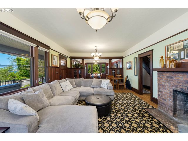 363 S EMPIRE Blvd, Coos Bay, OR 97420