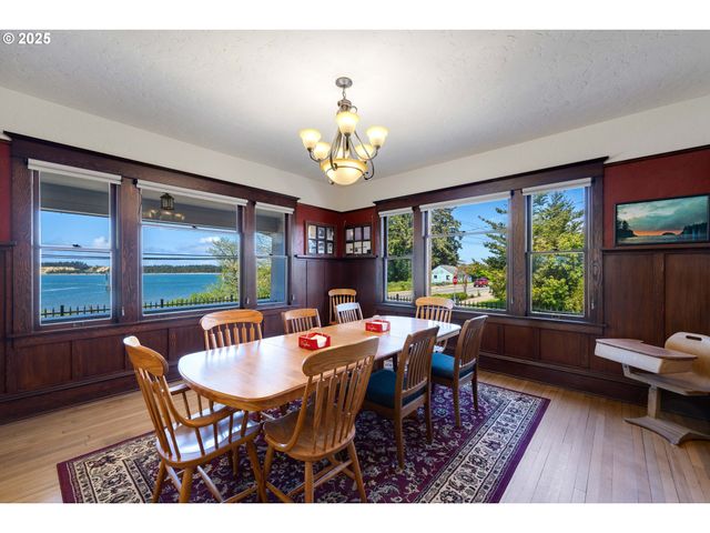 363 S EMPIRE Blvd, Coos Bay, OR 97420