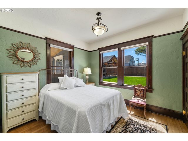 363 S EMPIRE Blvd, Coos Bay, OR 97420