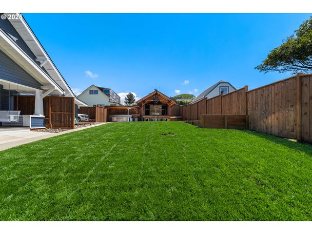 363 S EMPIRE Blvd, Coos Bay, OR 97420