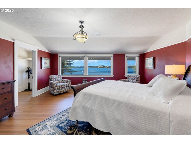 363 S EMPIRE Blvd, Coos Bay, OR 97420