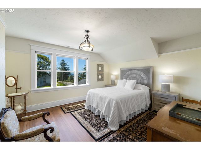 363 S EMPIRE Blvd, Coos Bay, OR 97420