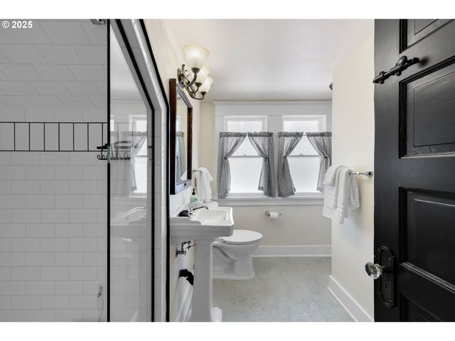 363 S EMPIRE Blvd, Coos Bay, OR 97420