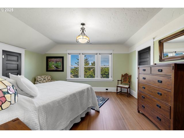 363 S EMPIRE Blvd, Coos Bay, OR 97420