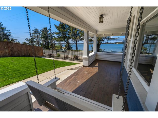 363 S EMPIRE Blvd, Coos Bay, OR 97420