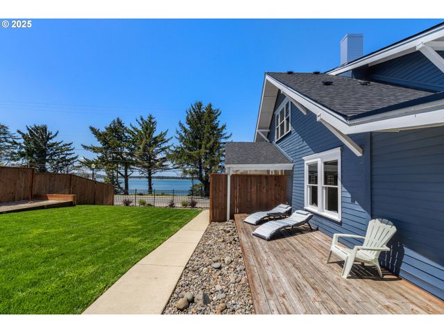 363 S EMPIRE Blvd, Coos Bay, OR 97420