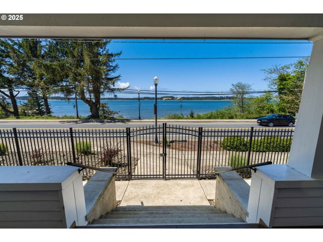 363 S EMPIRE Blvd, Coos Bay, OR 97420