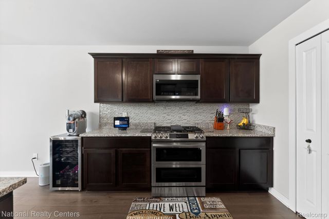 33708 Aurora Drive, Clinton Charter Township, MI 48035