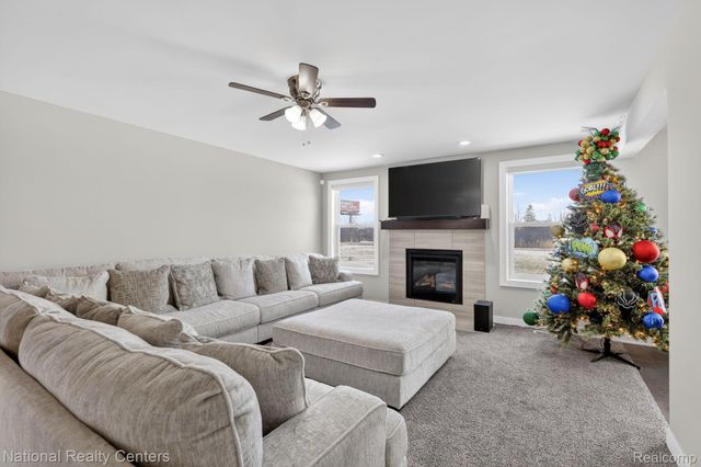 33708 Aurora Drive, Clinton Charter Township, MI 48035