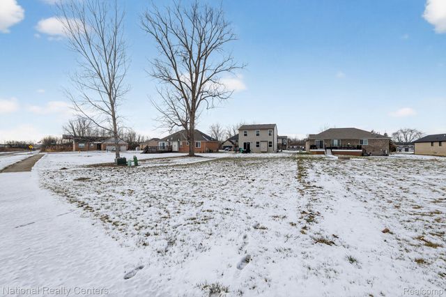 33708 Aurora Drive, Clinton Charter Township, MI 48035