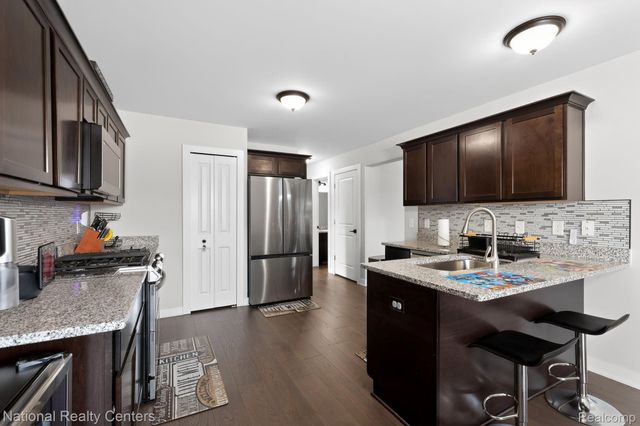 33708 Aurora Drive, Clinton Charter Township, MI 48035