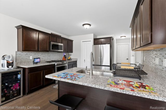 33708 Aurora Drive, Clinton Charter Township, MI 48035