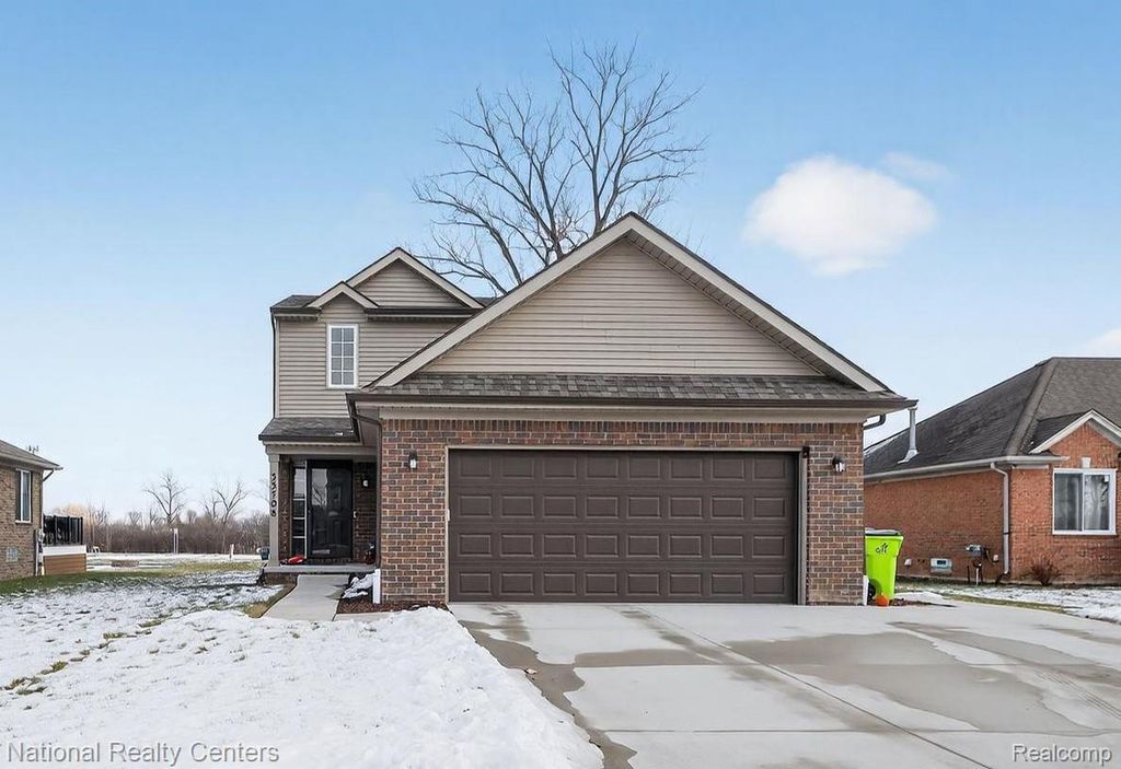 33708 Aurora Drive, Clinton Charter Township, MI 48035