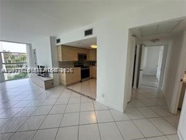 851 Three Island Blvd 418, Hallandale Beach, FL 33009