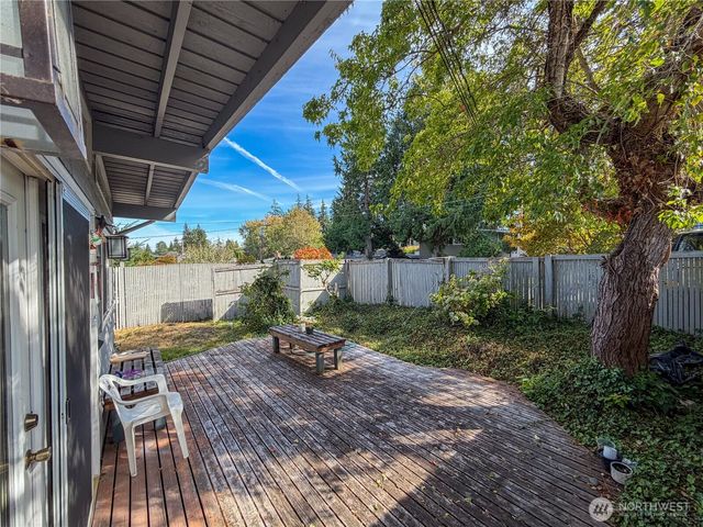 16042 SE 10th Street, Bellevue, WA 98008