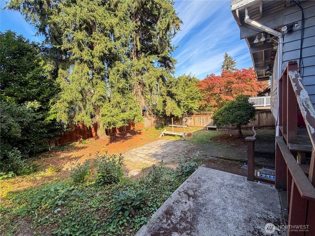 16042 SE 10th Street, Bellevue, WA 98008