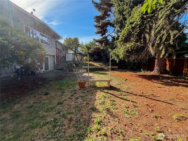 16042 SE 10th Street, Bellevue, WA 98008