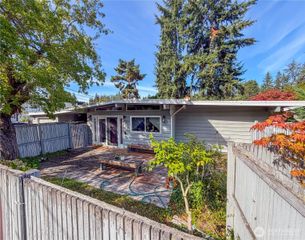 16042 SE 10th Street, Bellevue, WA 98008