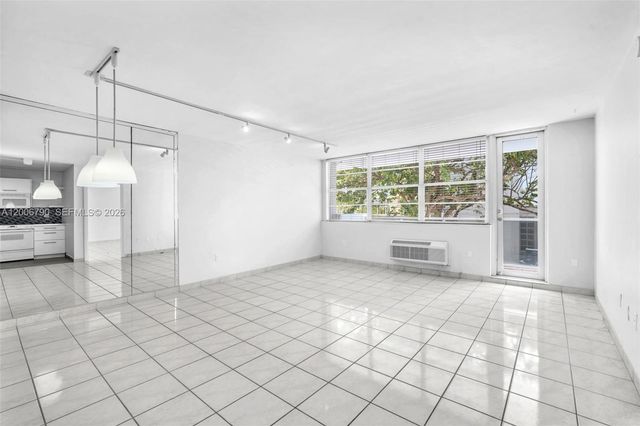 5313 Collins Ave 204, Miami Beach, FL 33140