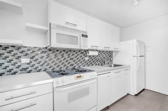 5313 Collins Ave 204, Miami Beach, FL 33140